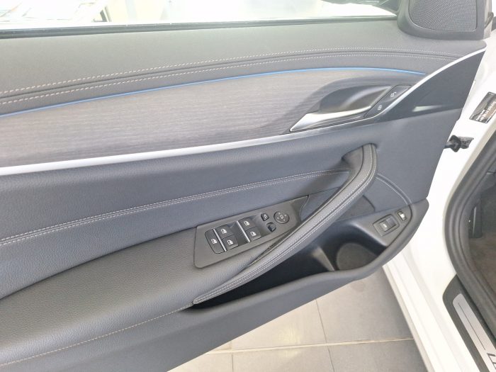 BMW Seria 5, 530E TOURING, 2023, 23700 km