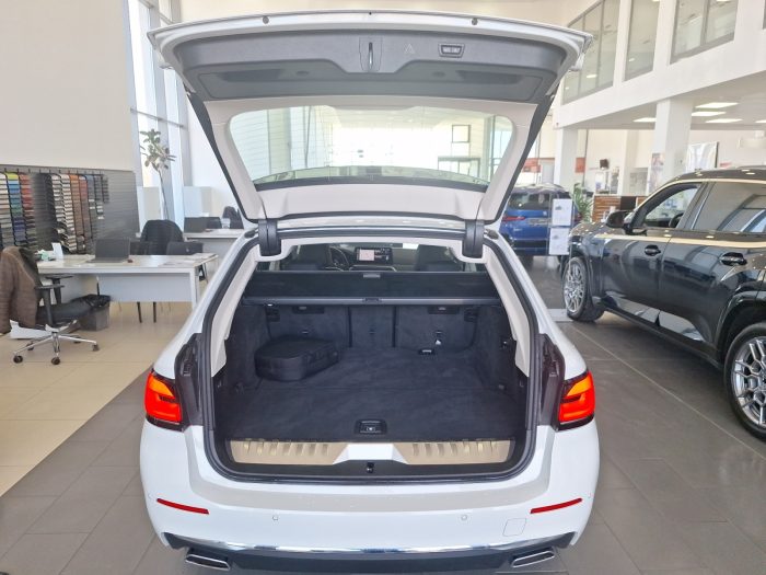 BMW Seria 5, 530E TOURING, 2023, 23700 km