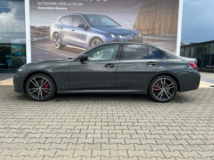 BMW Seria 3, 330E XDRIVE, 2024, 40400 km