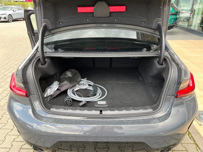 BMW Seria 3, 330E XDRIVE, 2024, 40400 km