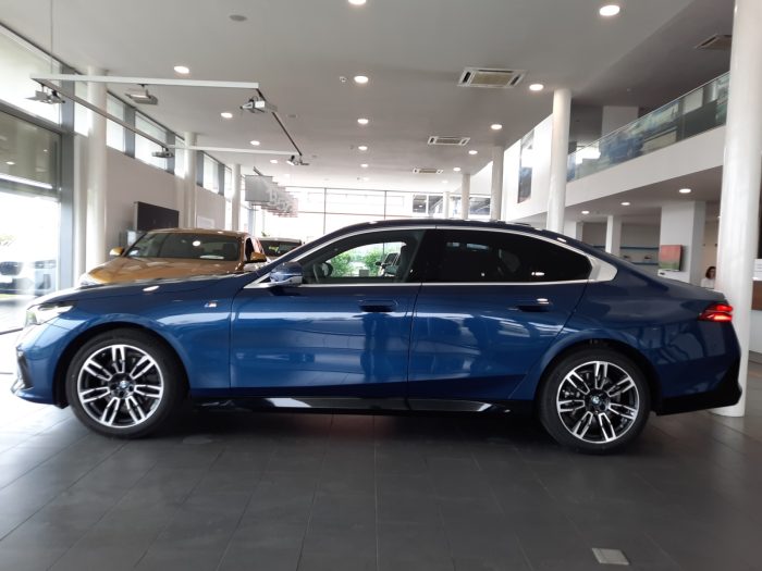 BMW Seria 5, 520I, 2024, 30200 km