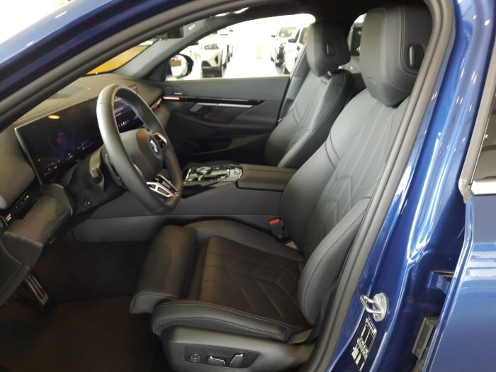 BMW Seria 5, 520I, 2024, 30200 km