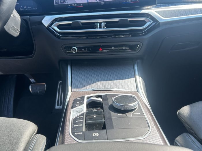 BMW Seria 3, 330E, 2024, 27575 km