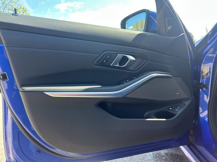 BMW Seria 3, 330E, 2024, 27575 km