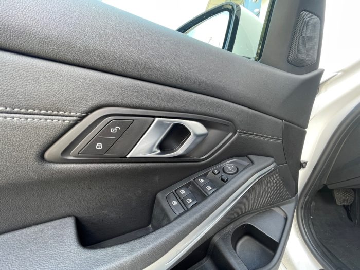 BMW Seria 3, 320I XDRIVE, 2024, 17043 km