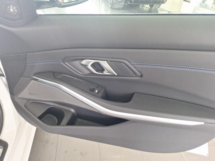 BMW Seria 3, 320I XDRIVE, 2024, 7668 km