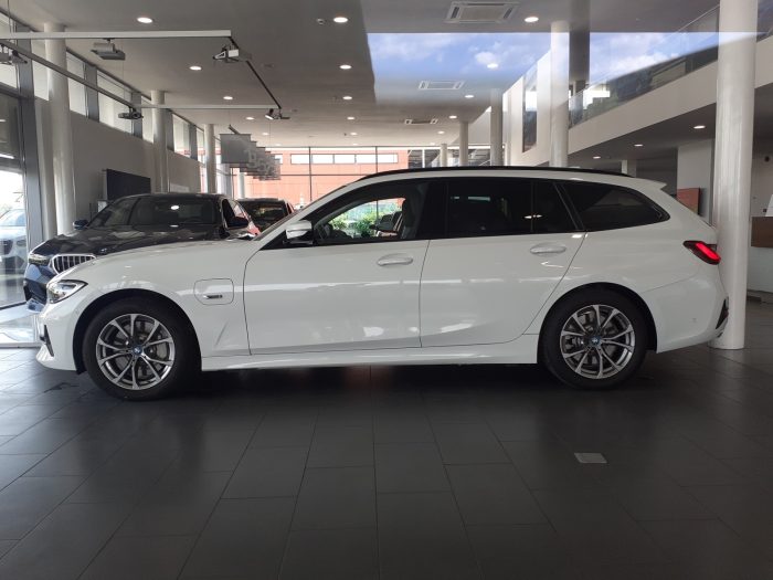 BMW Seria 3, 330E TOURING, 2021, 71100 km