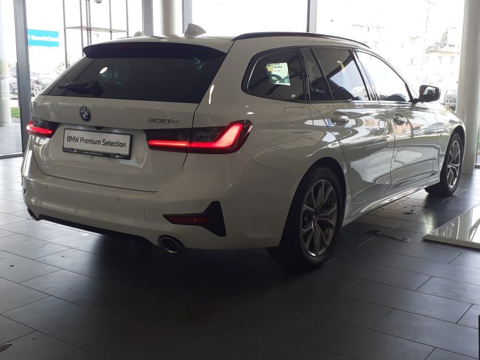 BMW Seria 3, 330E TOURING, 2021, 71100 km
