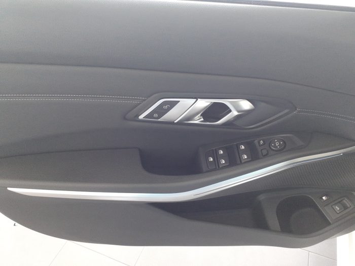 BMW Seria 3, 330E TOURING, 2021, 71100 km