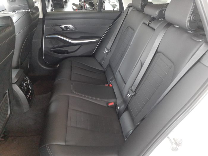 BMW Seria 3, 330E TOURING, 2021, 71100 km