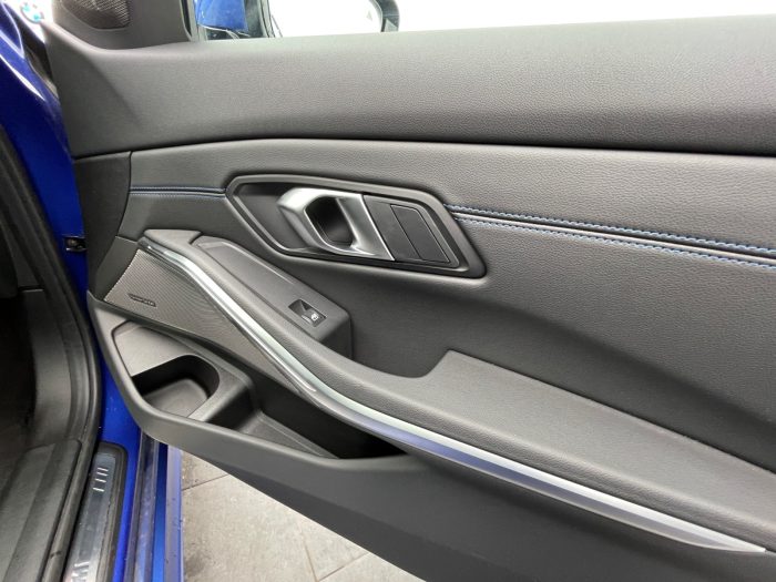 BMW Seria 3, 330E XDRIVE, 2024, 14407 km