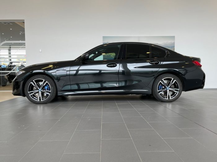 BMW Seria 3, 330E XDRIVE, 2024, 9664 km