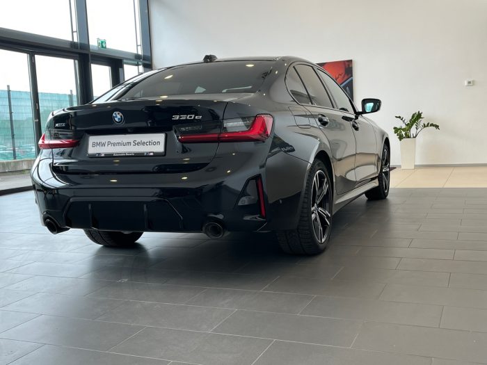 BMW Seria 3, 330E XDRIVE, 2024, 9664 km