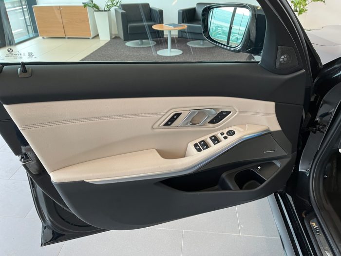 BMW Seria 3, 330E XDRIVE, 2024, 9664 km