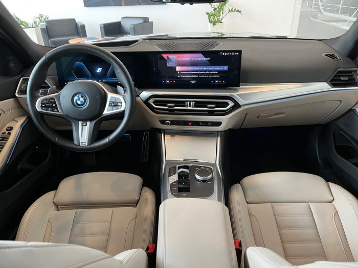 BMW Seria 3, 330E XDRIVE, 2024, 9664 km
