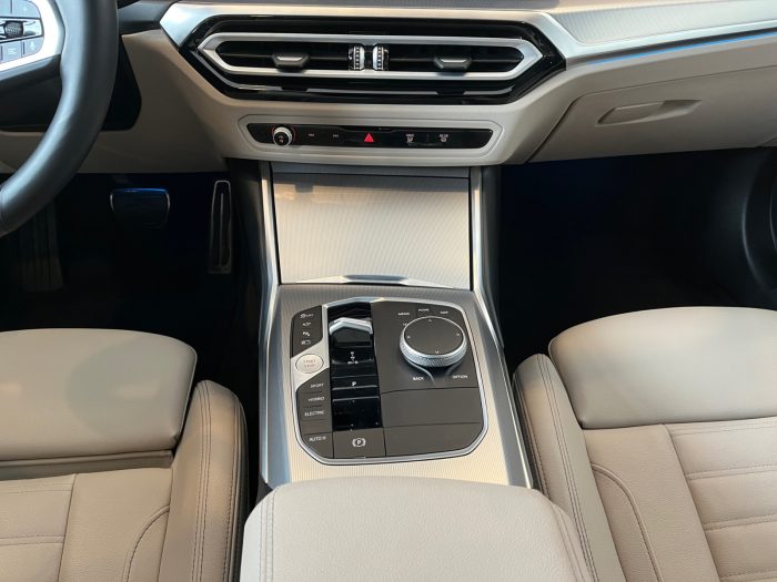 BMW Seria 3, 330E XDRIVE, 2024, 9664 km