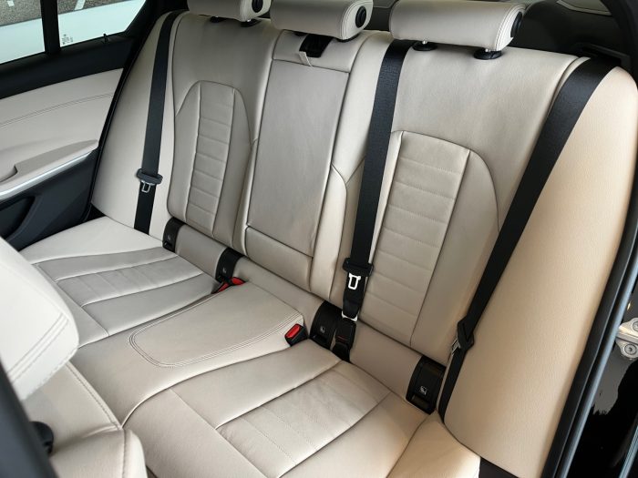 BMW Seria 3, 330E XDRIVE, 2024, 9664 km