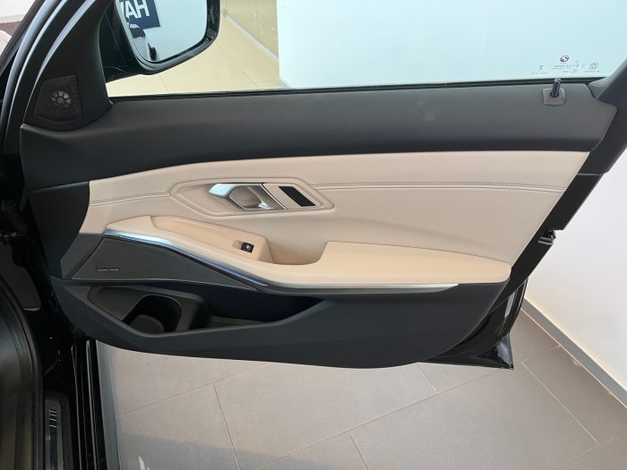 BMW Seria 3, 330E XDRIVE, 2024, 9664 km