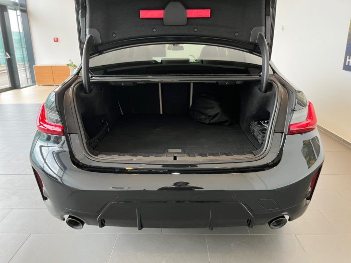 BMW Seria 3, 330E XDRIVE, 2024, 9664 km