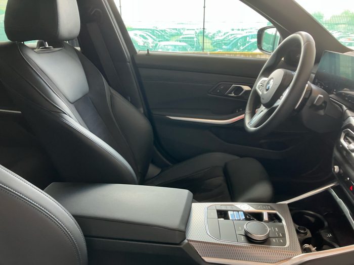 BMW Seria 3, 330I XDRIVE, 2024, 9004 km