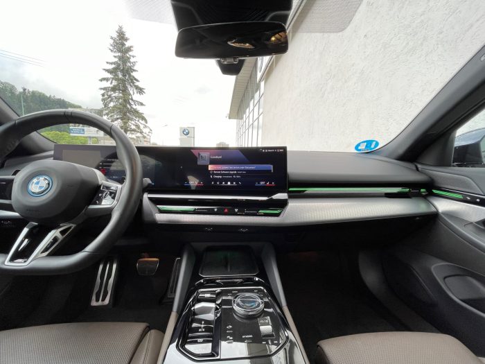 BMW Seria 5, 530E, 2024, 19800 km