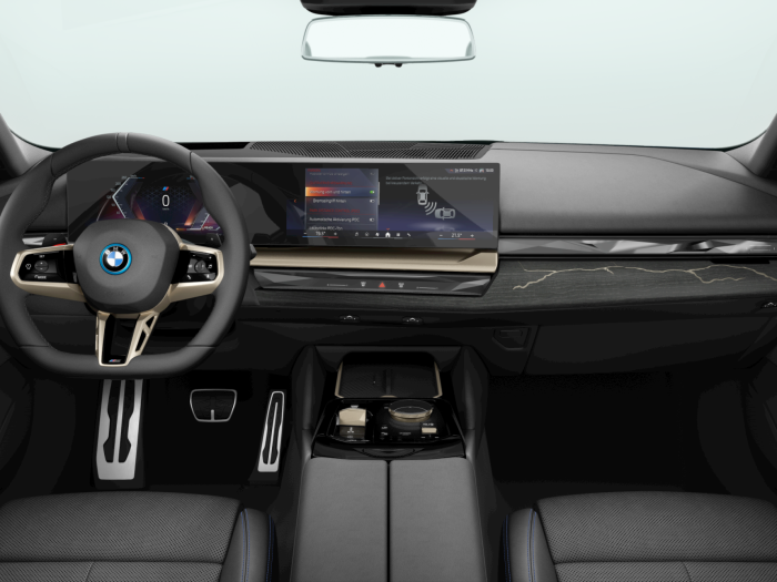 BMW Seria 5, 550E XDRIVE, 2024, 24800 km