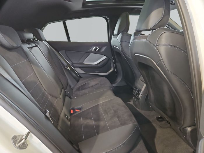 BMW Seria 1, 120D, 2024, 22104 km