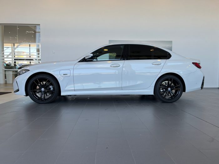 BMW Seria 3, 330E XDRIVE, 2022, 29321 km
