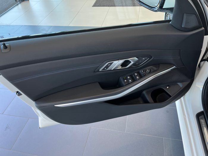 BMW Seria 3, 330E XDRIVE, 2022, 29321 km