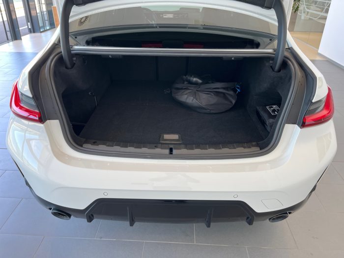 BMW Seria 3, 330E XDRIVE, 2022, 29321 km