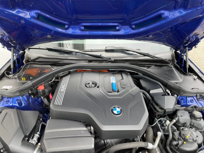 BMW Seria 3, 330E XDRIVE, 2024, 14407 km