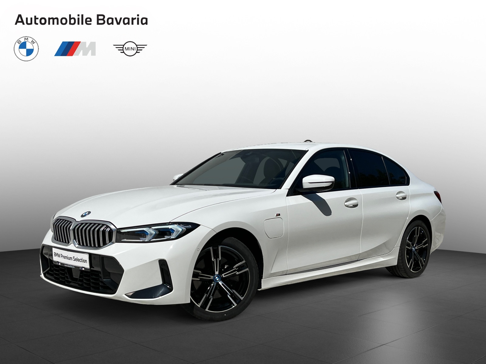 BMW, Seria 3, 330E, 2023, 20400 km