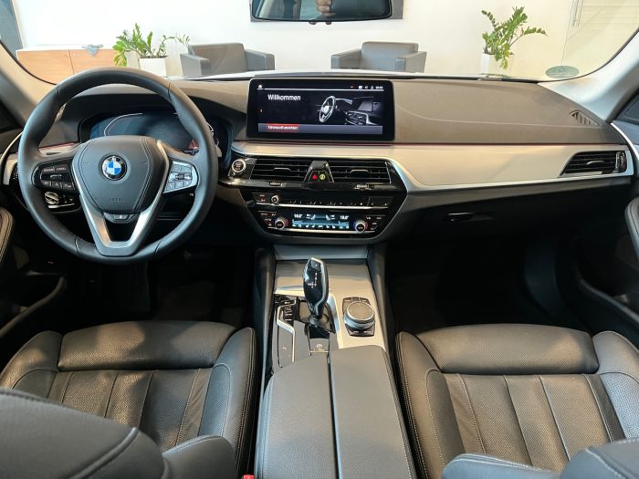 BMW Seria 5, 520D, 2023, 49200 km