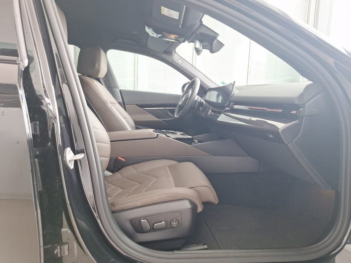 BMW Seria 5, 520I, 2024, 26021 km