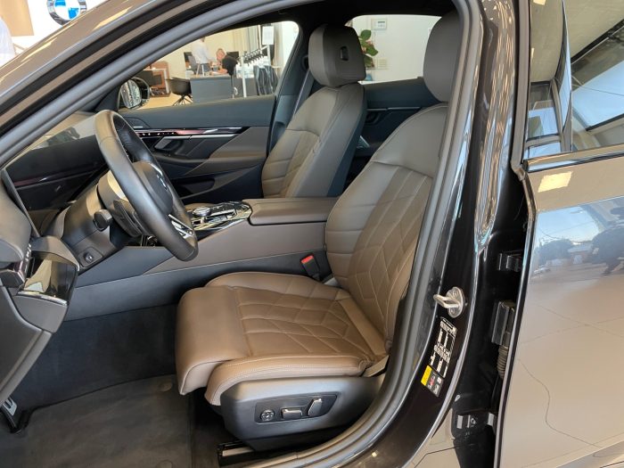 BMW Seria 5, 550E XDRIVE, 2024, 27400 km