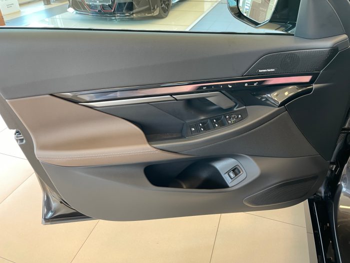 BMW Seria 5, 550E XDRIVE, 2024, 27400 km