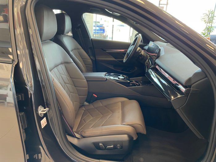BMW Seria 5, 550E XDRIVE, 2024, 27400 km