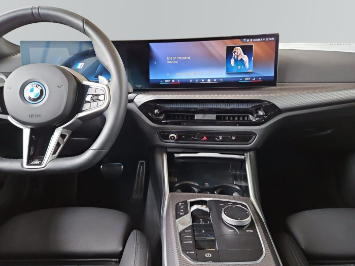 BMW Seria 3, 330E XDRIVE, 2024, 19918 km