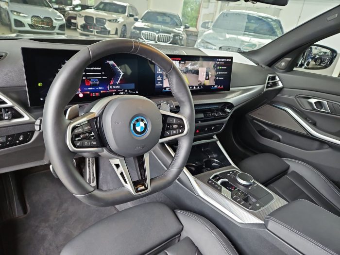 BMW Seria 3, 330E XDRIVE, 2024, 19918 km