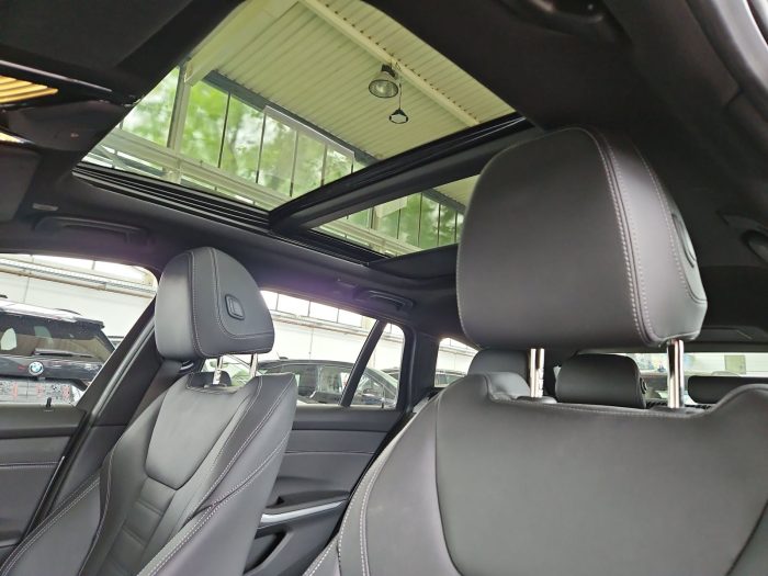 BMW Seria 3, 330E XDRIVE, 2024, 19918 km
