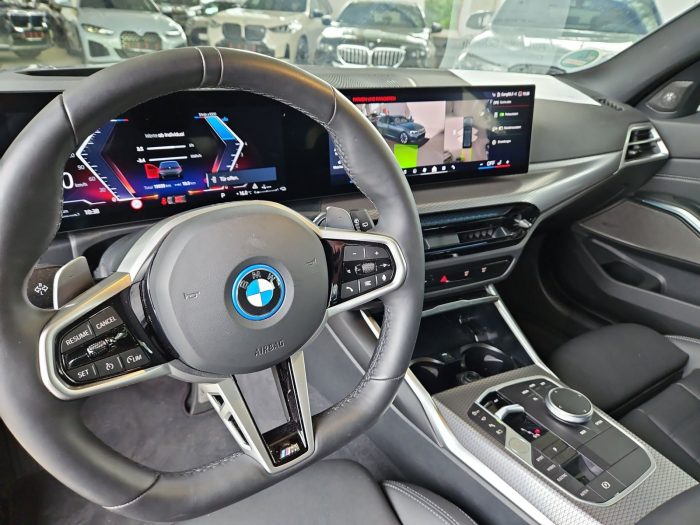 BMW Seria 3, 330E XDRIVE, 2024, 19918 km