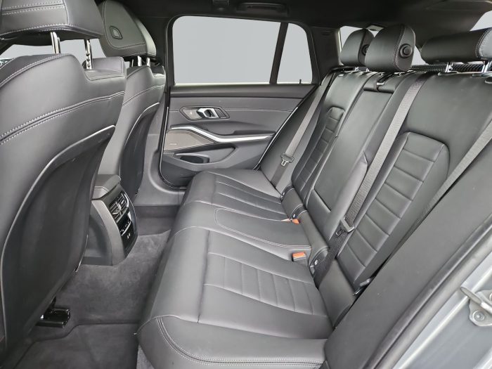 BMW Seria 3, 330E XDRIVE, 2024, 19918 km
