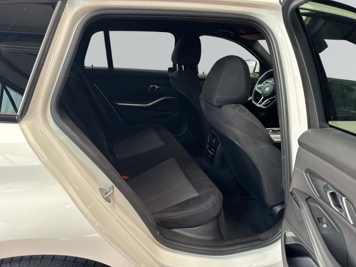 BMW Seria 3, 318D, 2025, 8239 km