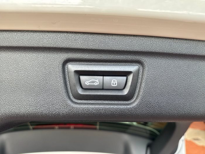 BMW Seria 3, 318D, 2025, 8239 km