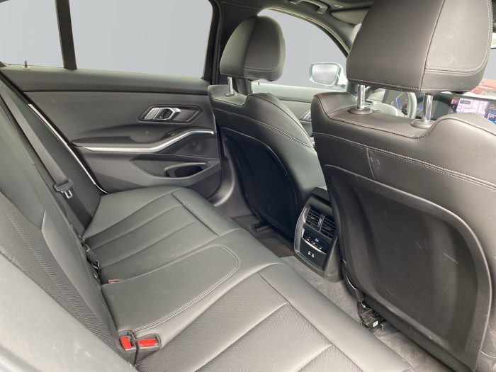BMW Seria 3, 330E XDRIVE, 2024, 28780 km