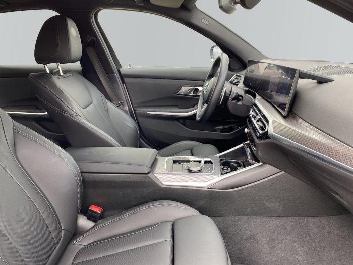BMW Seria 3, 330E XDRIVE, 2024, 28780 km
