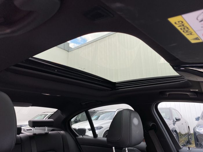 BMW Seria 3, 330E XDRIVE, 2024, 28780 km