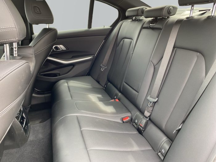 BMW Seria 3, 330E XDRIVE, 2024, 28780 km
