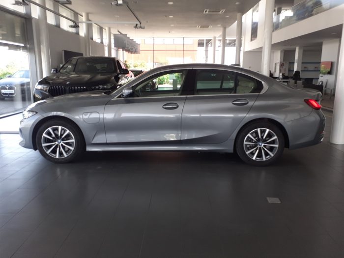 BMW Seria 3, 330E XDRIVE, 2024, 18700 km