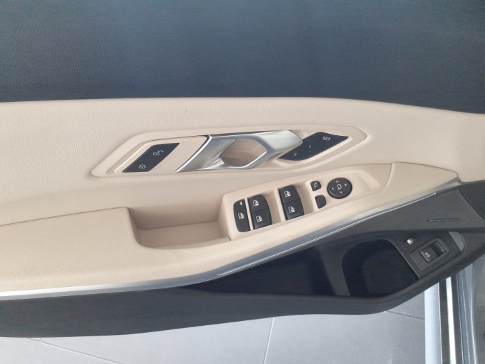 BMW Seria 3, 330E XDRIVE, 2024, 18700 km